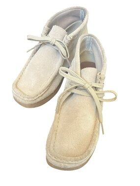 Clarks Beige Suede Wallabee Moccasin Shoes lace up NWOB kids  size 4 or 6.5 lady